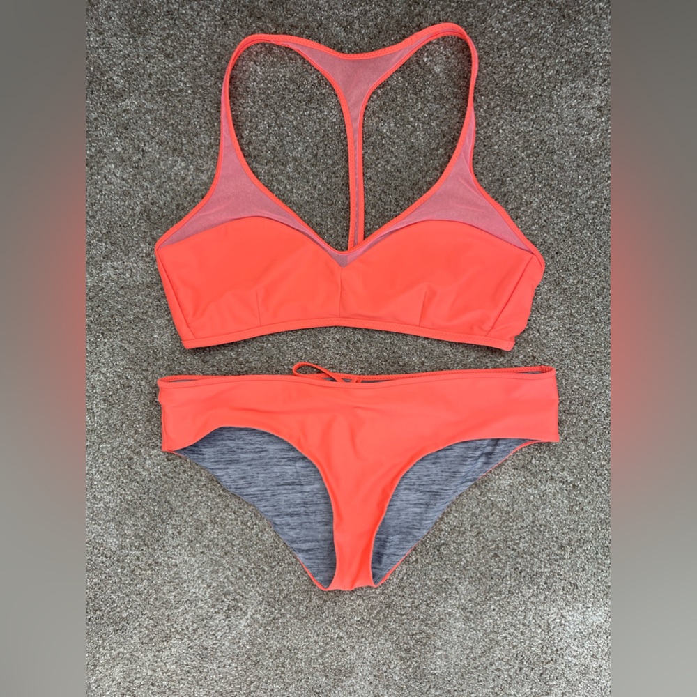 Lululemon Reversible bikini - Grey and neon pink 😎